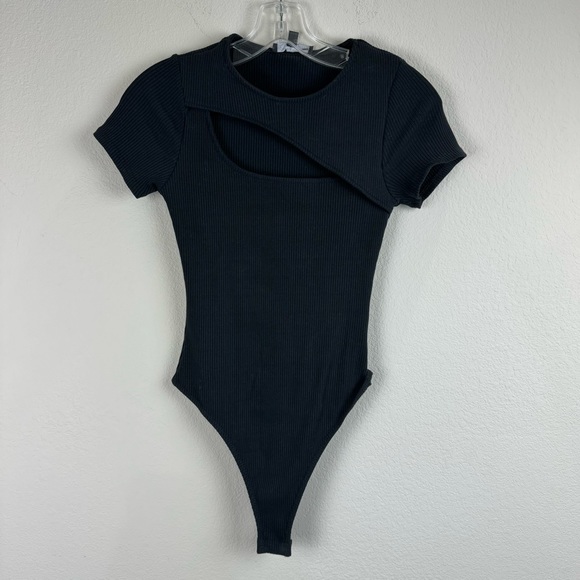 Lulus Tops - Lulus Ribbed Short Sleeve Cutout Bodysuit
